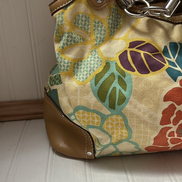 Relic Brand Floral Canvas Fabric Cinched Double Handle Magnetic Closure Handbag - Picture 5 of 12